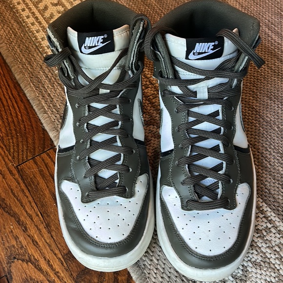 High top Nike Jordan’s - Picture 2 of 5